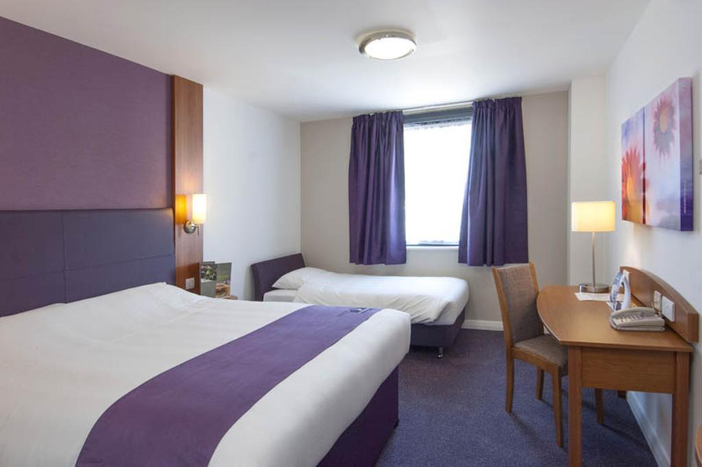 Premier Inn London Croydon South - A212 Room photo