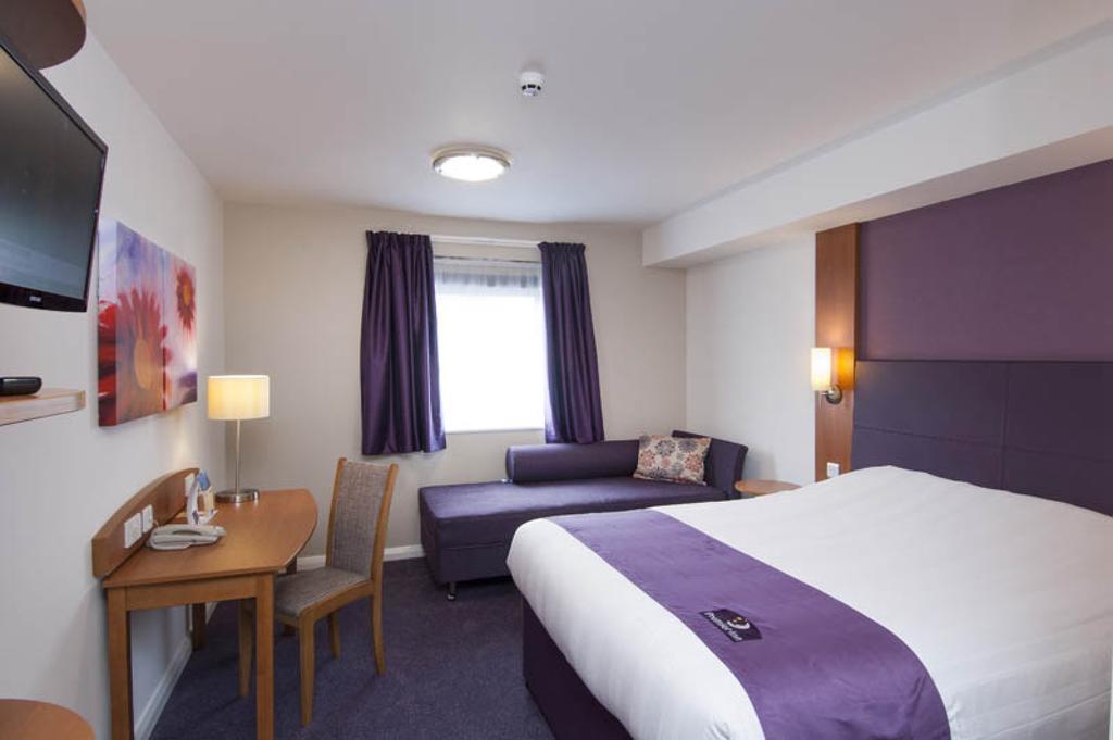 Premier Inn London Croydon South - A212 Room photo