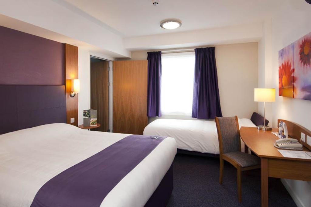 Premier Inn London Croydon South - A212 Room photo