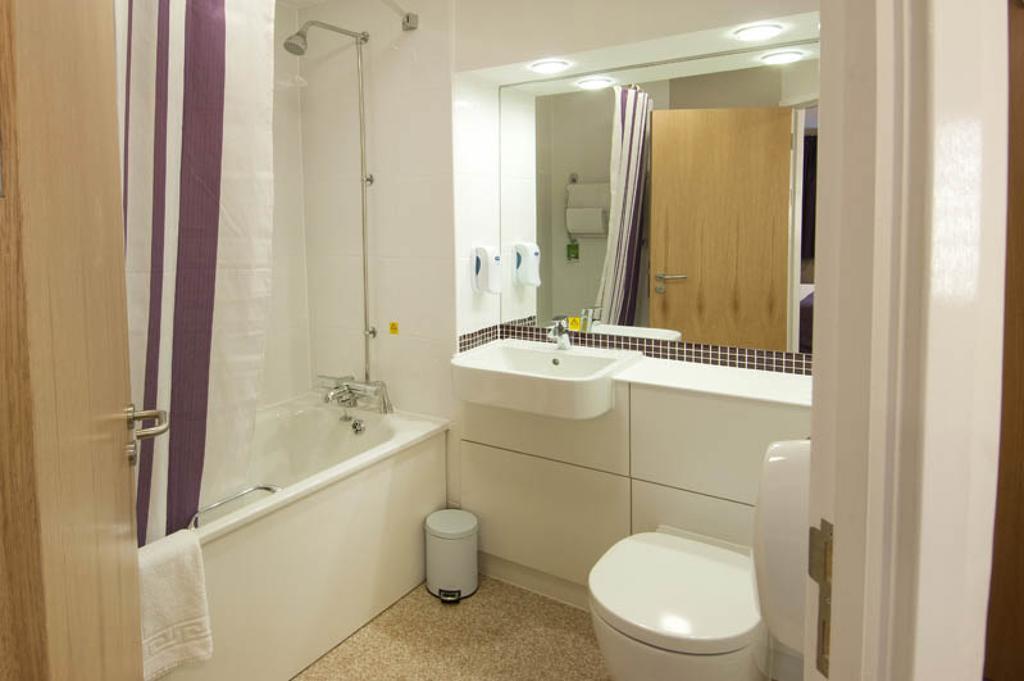 Premier Inn London Croydon South - A212 Room photo